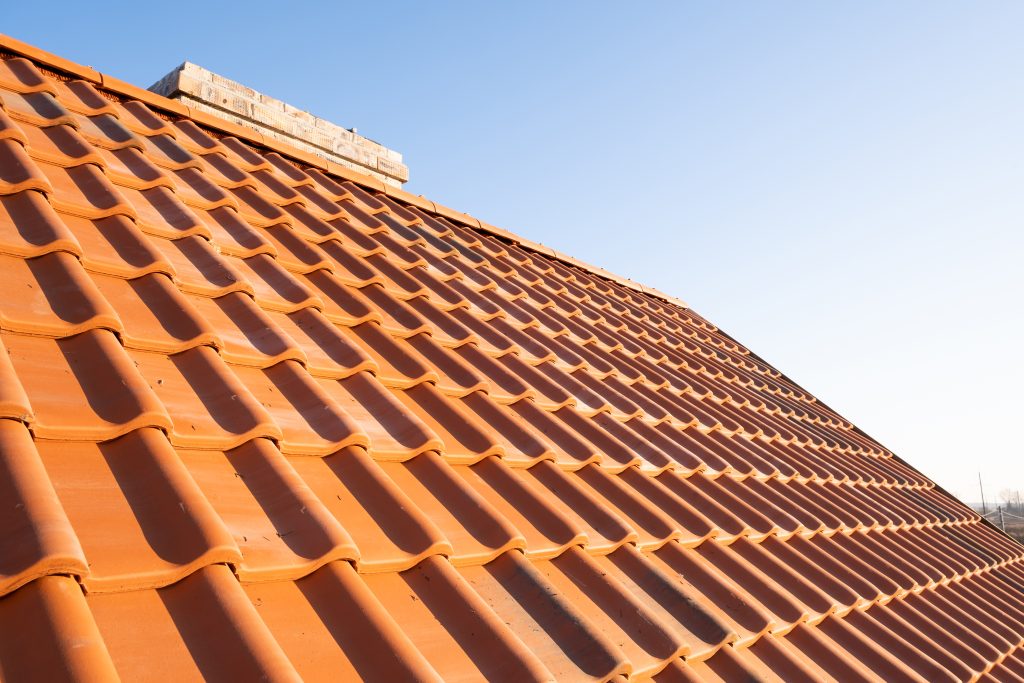 Couverture de maison en tuiles, solution durable pour une toiture en Haute-Savoie actualité
